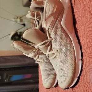 Nike woman's running sneakers